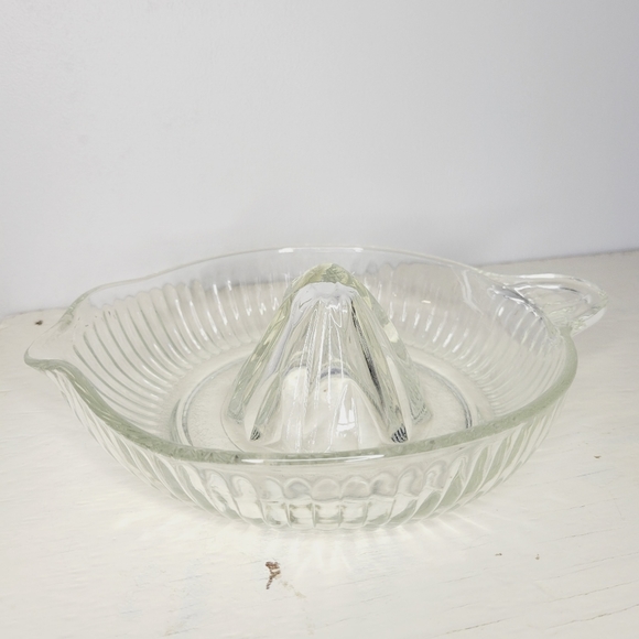 Hazel Atlas Juicer Reamer Large Vintage 1940s Juicer with Thumb Handle - Picture 6 of 11